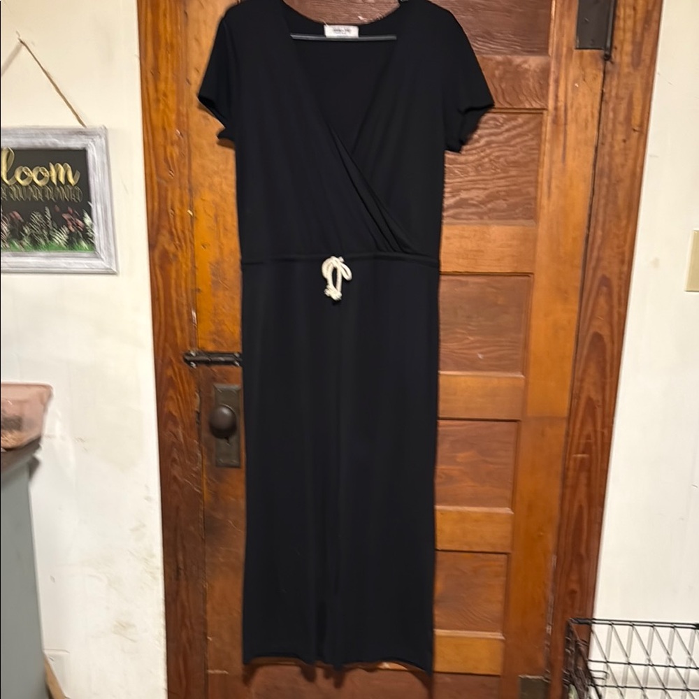Double Zero Black Sheath Dress V-Neck Short Sleeve Cocktail